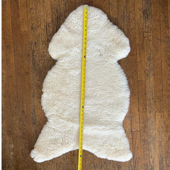 100% Natural Ivory Fur Sheep Skin Rug Luxury Throw Silky Warm Floor Mat Soft - Picture 3 of 4